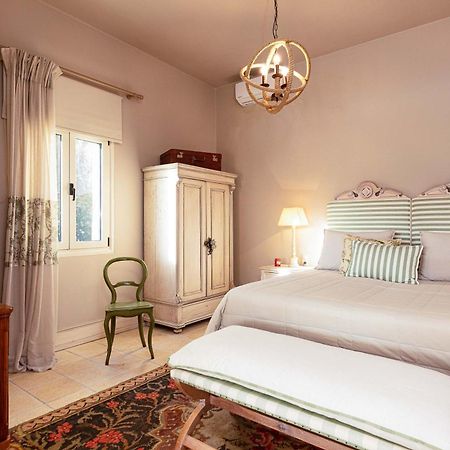 Villa Mantilari Wine Estate 7 Apartments 2 Private Pools 1 Heated Tennis Court Fitness Center Archanes Exteriör bild