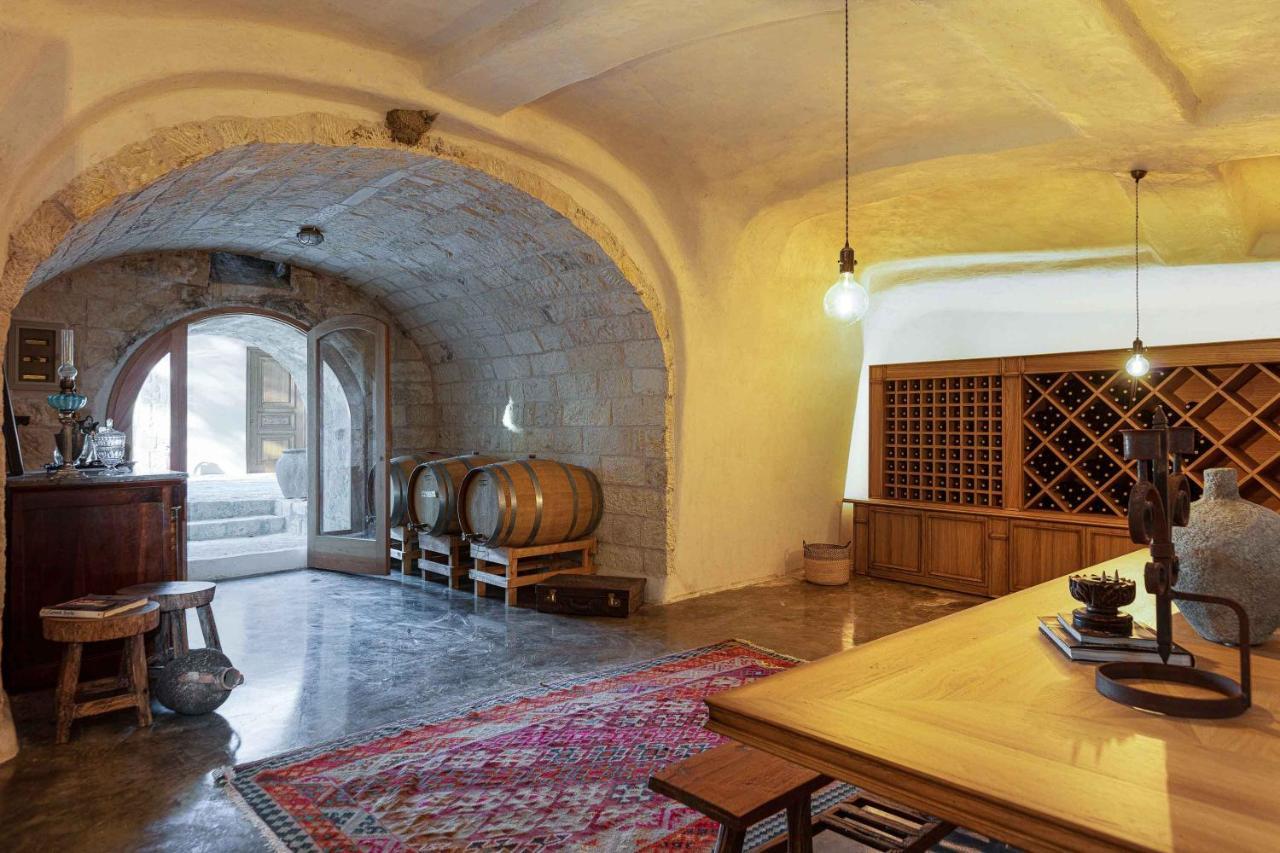 Villa Mantilari Wine Estate 7 Apartments 2 Private Pools 1 Heated Tennis Court Fitness Center Archanes Exteriör bild