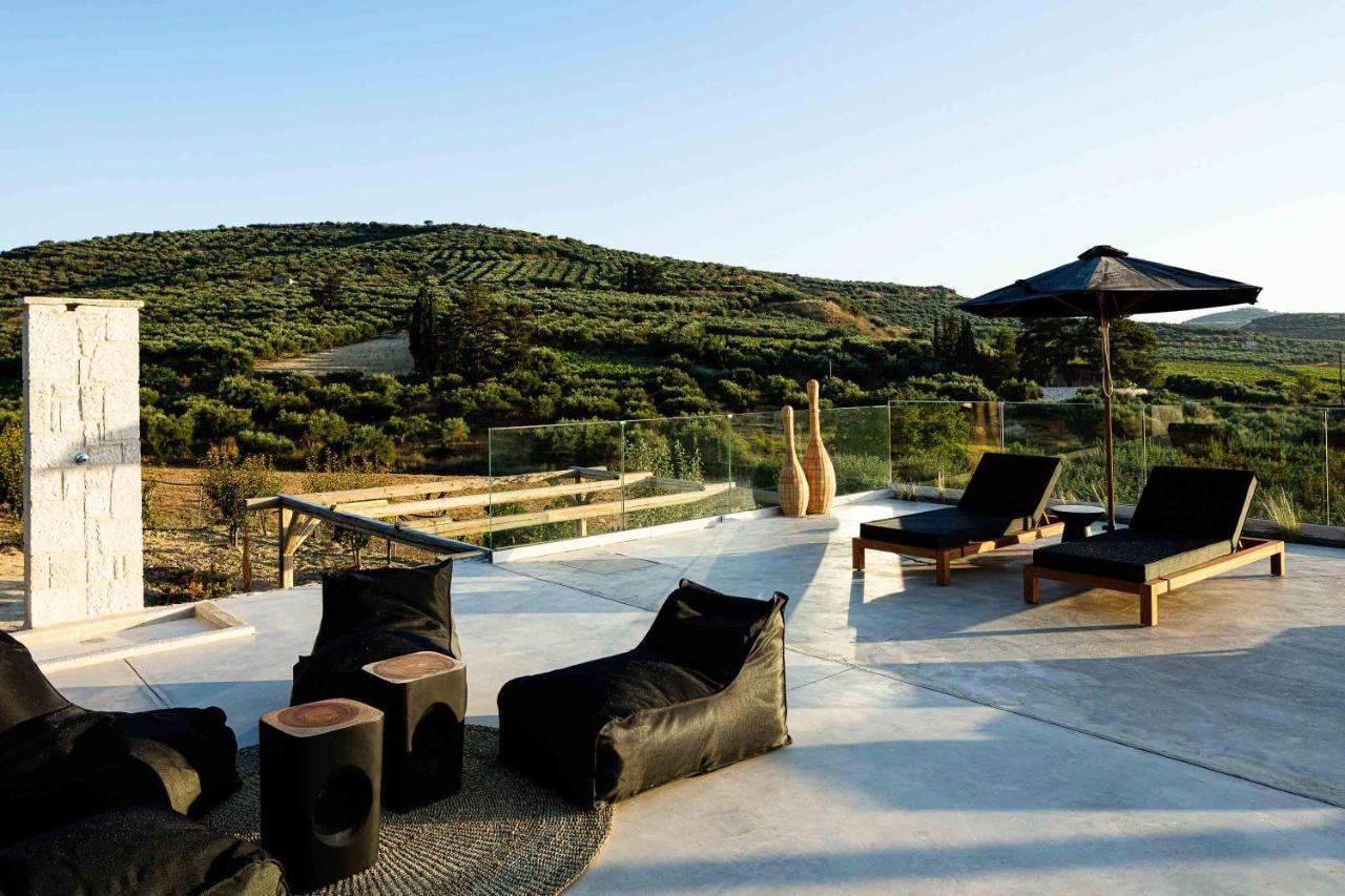Villa Mantilari Wine Estate 7 Apartments 2 Private Pools 1 Heated Tennis Court Fitness Center Archanes Exteriör bild