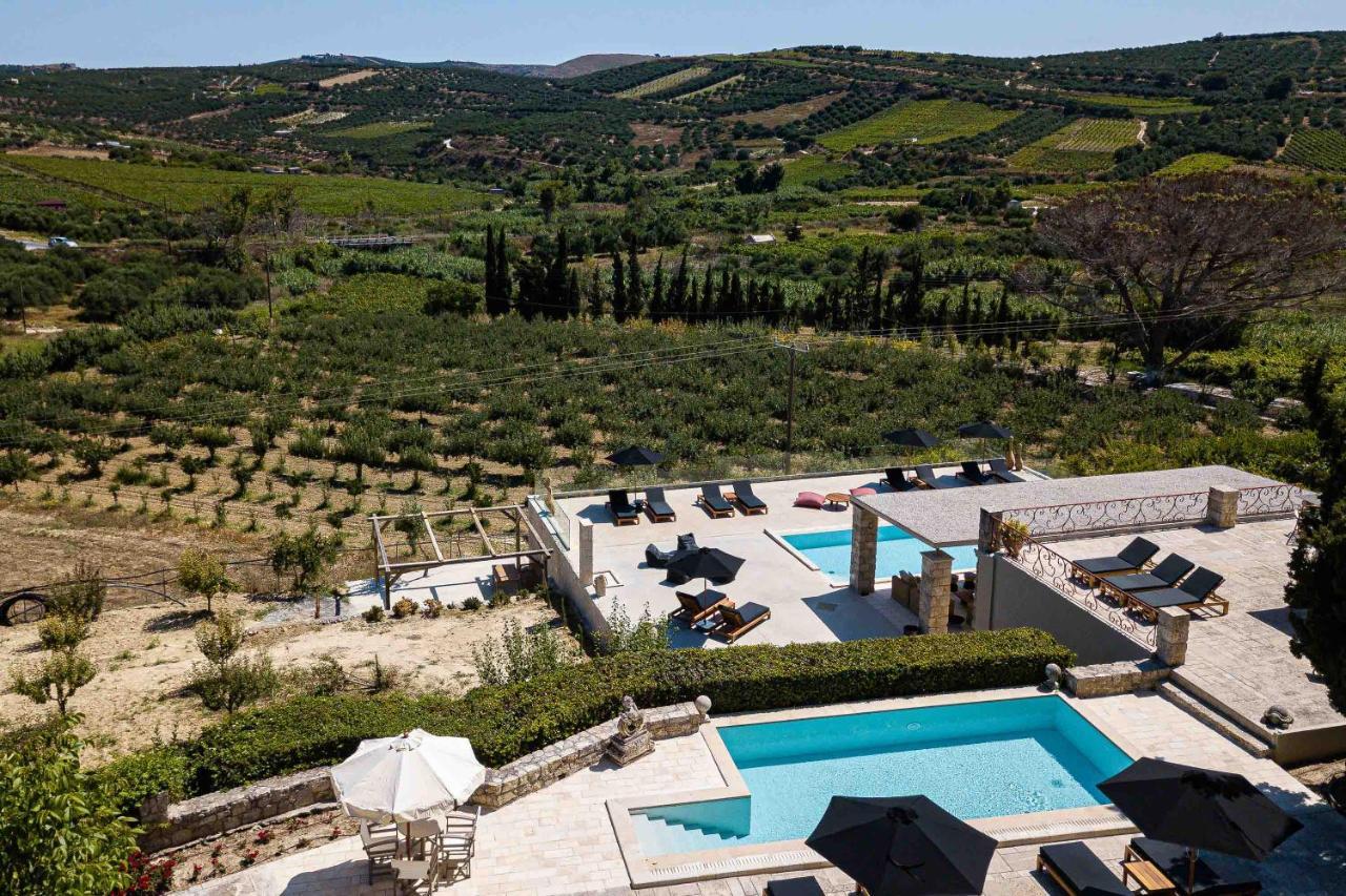 Villa Mantilari Wine Estate 7 Apartments 2 Private Pools 1 Heated Tennis Court Fitness Center Archanes Exteriör bild