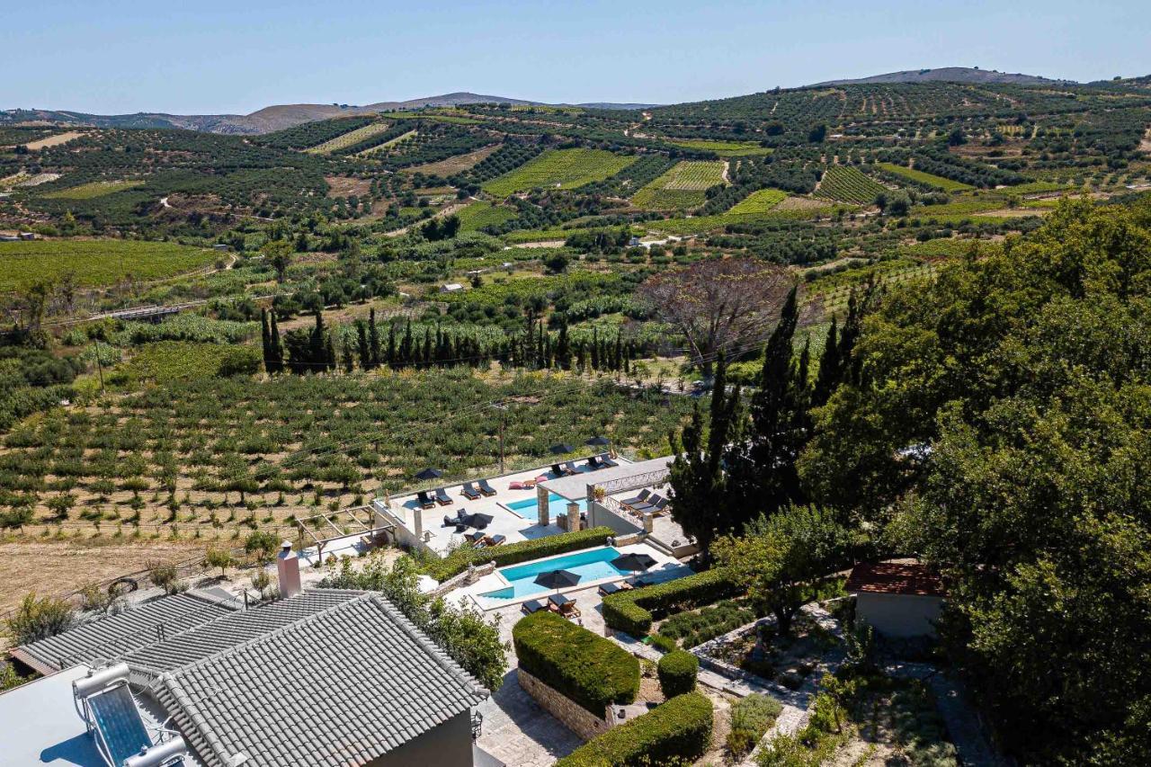 Villa Mantilari Wine Estate 7 Apartments 2 Private Pools 1 Heated Tennis Court Fitness Center Archanes Exteriör bild