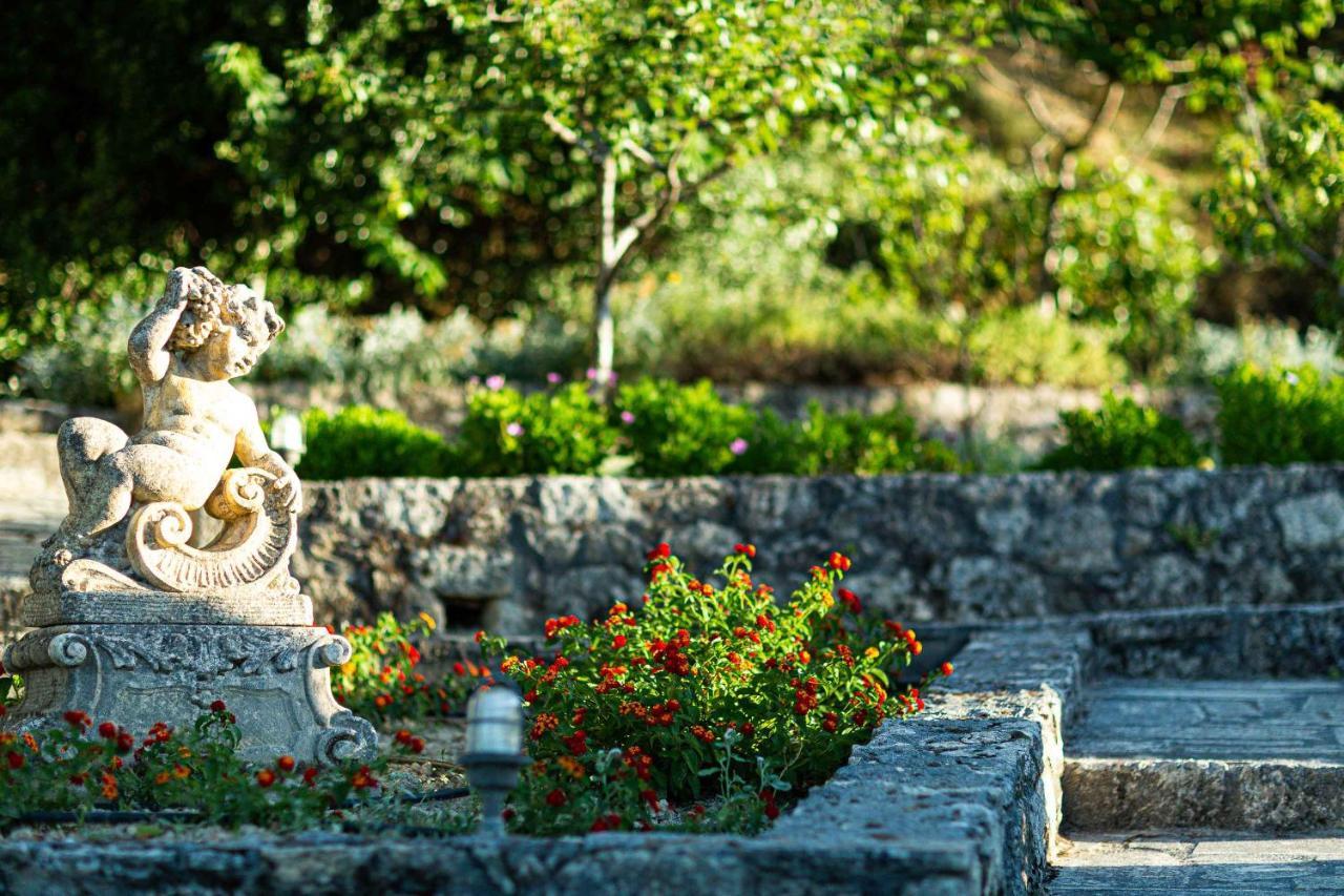 Villa Mantilari Wine Estate 7 Apartments 2 Private Pools 1 Heated Tennis Court Fitness Center Archanes Exteriör bild
