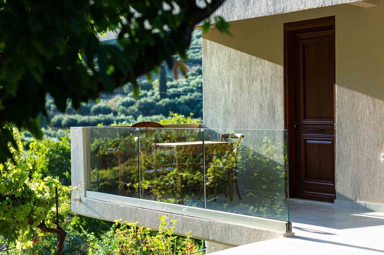 Villa Mantilari Wine Estate 7 Apartments 2 Private Pools 1 Heated Tennis Court Fitness Center Archanes Exteriör bild