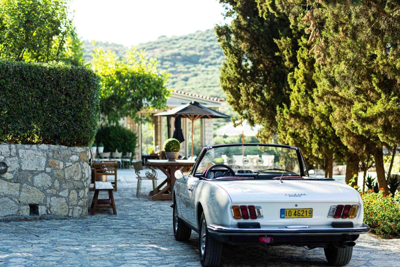 Villa Mantilari Wine Estate 7 Apartments 2 Private Pools 1 Heated Tennis Court Fitness Center Archanes Exteriör bild