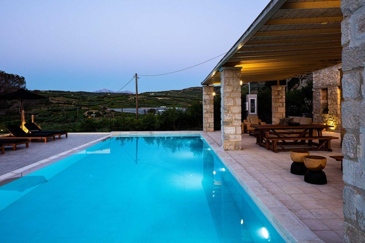 Villa Mantilari Wine Estate 7 Apartments 2 Private Pools 1 Heated Tennis Court Fitness Center Archanes Exteriör bild