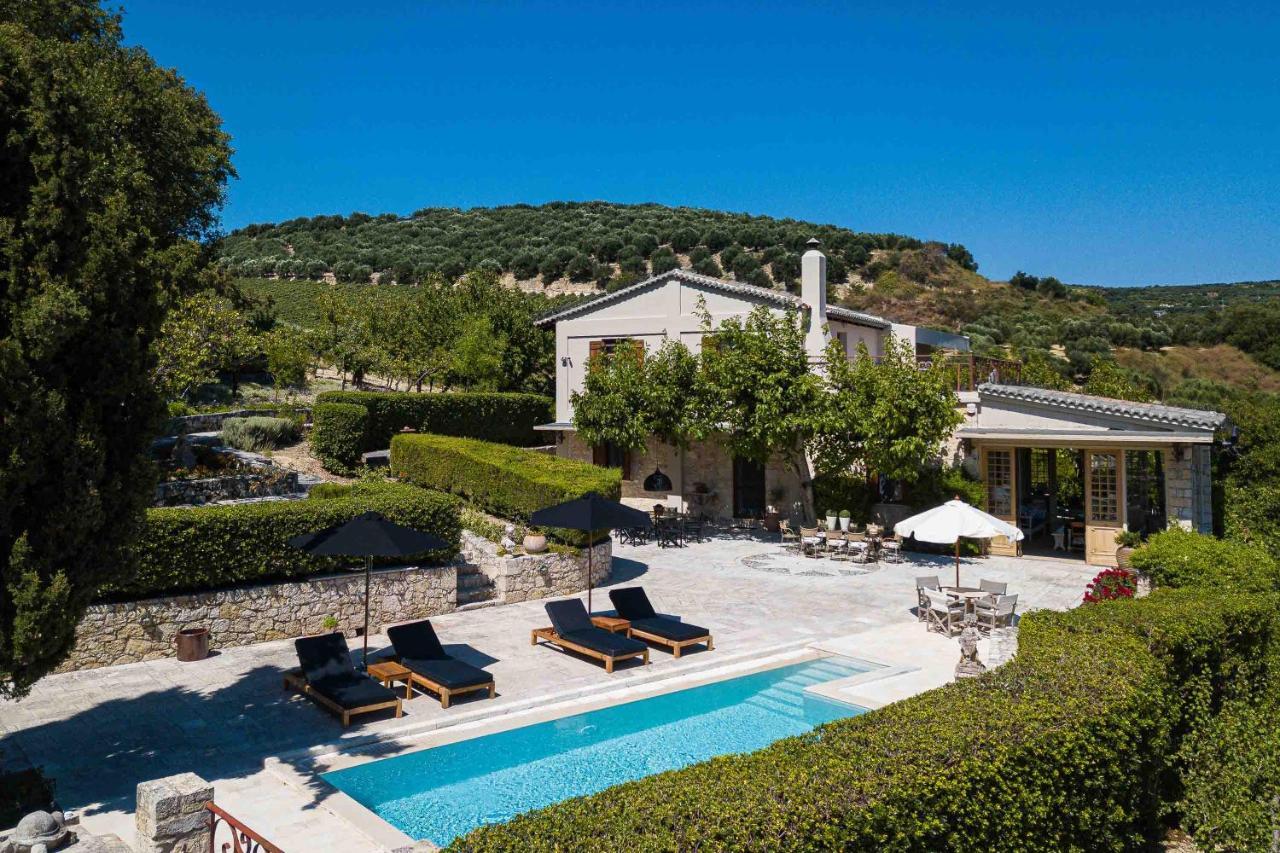 Villa Mantilari Wine Estate 7 Apartments 2 Private Pools 1 Heated Tennis Court Fitness Center Archanes Exteriör bild