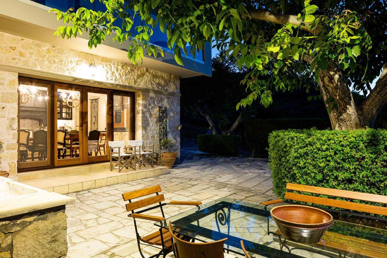 Villa Mantilari Wine Estate 7 Apartments 2 Private Pools 1 Heated Tennis Court Fitness Center Archanes Exteriör bild