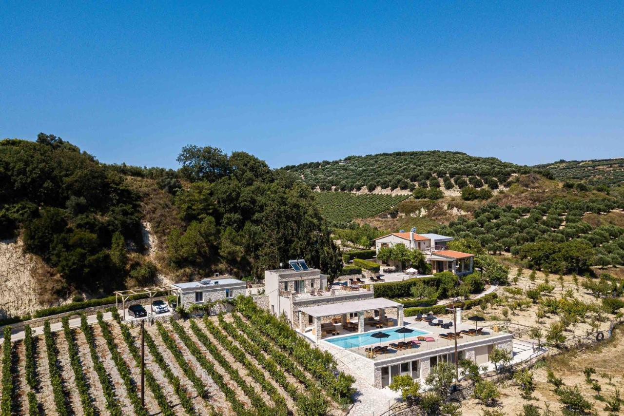 Villa Mantilari Wine Estate 7 Apartments 2 Private Pools 1 Heated Tennis Court Fitness Center Archanes Exteriör bild