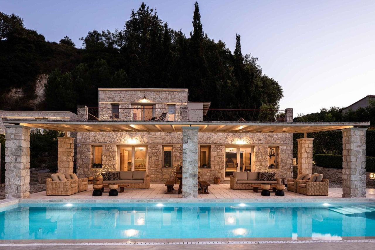 Villa Mantilari Wine Estate 7 Apartments 2 Private Pools 1 Heated Tennis Court Fitness Center Archanes Exteriör bild